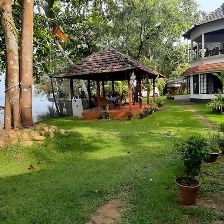 Lovedale Lakeside Homestay Alappuzha Exterior foto