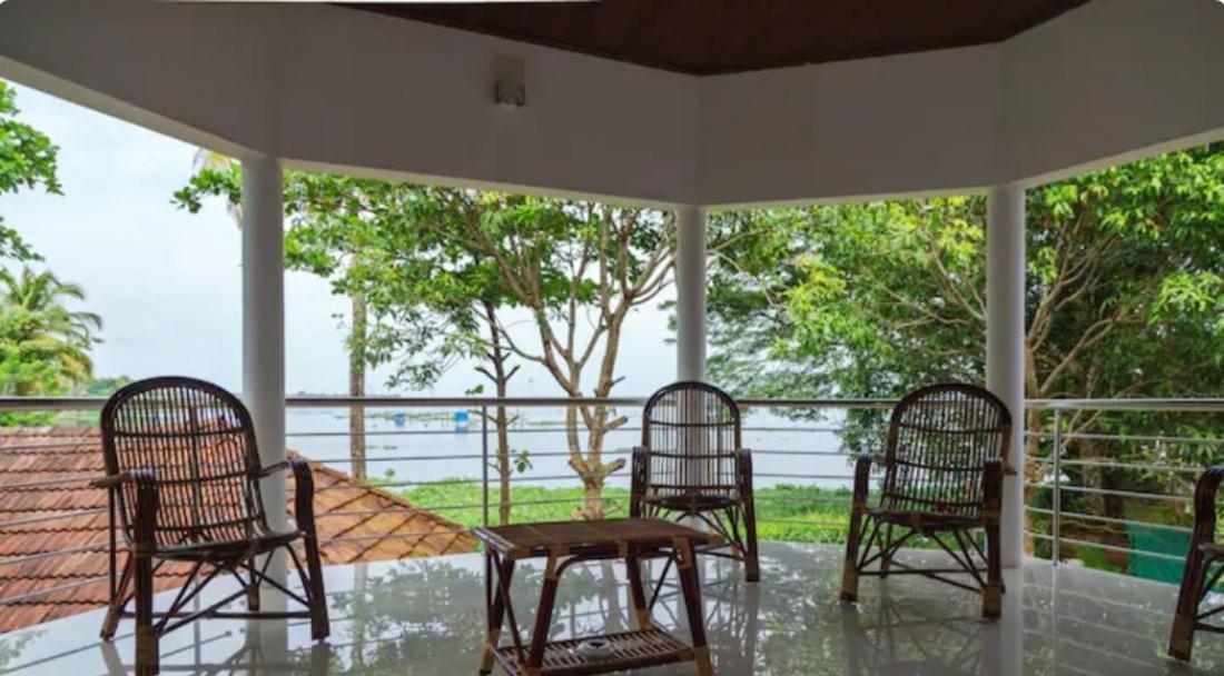 Lovedale Lakeside Homestay Alappuzha Exterior foto