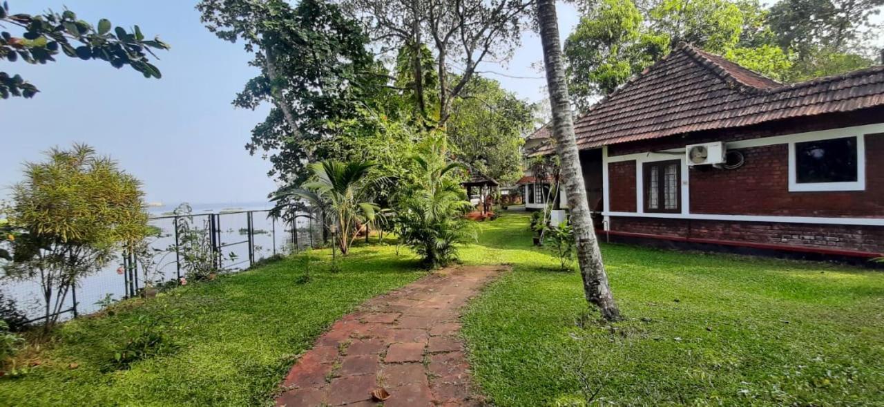 Lovedale Lakeside Homestay Alappuzha Exterior foto