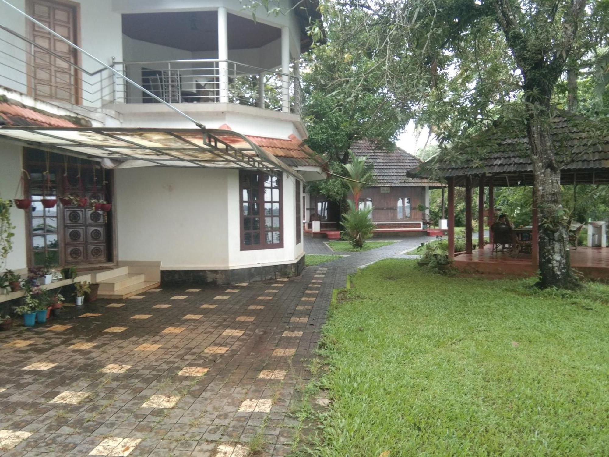 Lovedale Lakeside Homestay Alappuzha Exterior foto